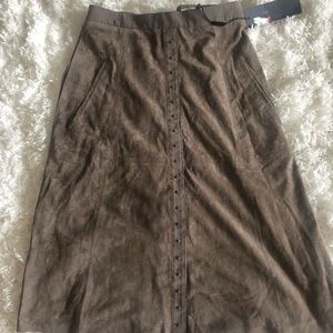 Halston Suede skirt with tags size 2, xs khaki
